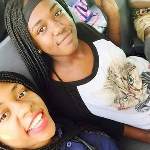 Meet your Posher, Tee