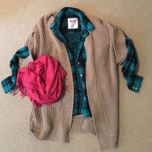 BUNDLE: shirt & sweater!!