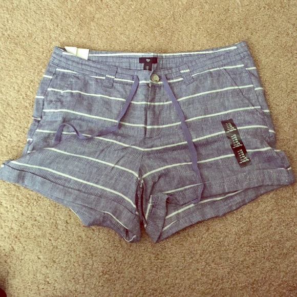 Adorable chambray and white shorts.