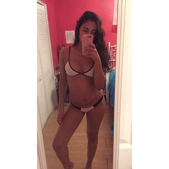 🌺Meet your posher🌺 - Picture 4 of 4