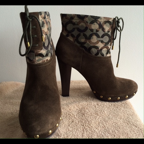 Coach Ankle boot. Monogram/Suede with gold studs