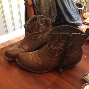 Cute ankle cowboy boots from Nordstrom size 8!