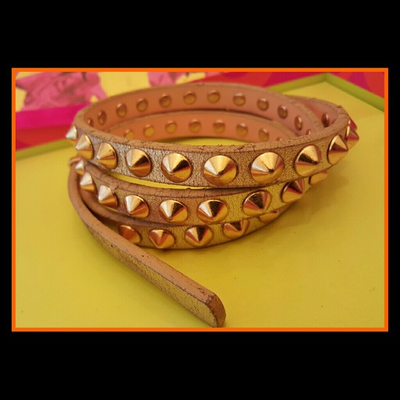 Metallic Gold spike belt - Picture 2 of 3