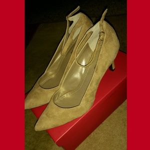 Adrienne Vittadini Nude Suede Pumps Size 11