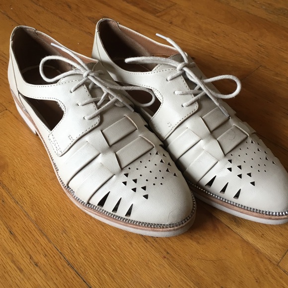 Cream cut out loafers zipper trim