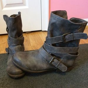 Grey Mid-rise Crown Vintage boots!!