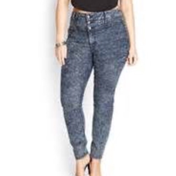 Grunge girl denim pants. High waisted. NWT.