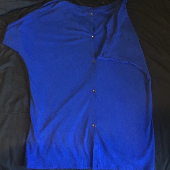 V neck blouse, back of shirt is button up. - Picture 2 of 2