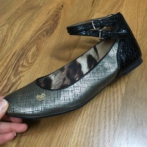 Super cute flats! Great for holidays!!!