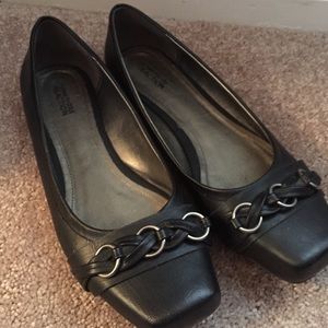 Black flats w detail