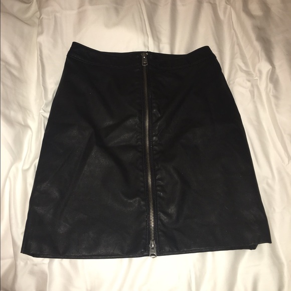 AMAZING FAUX LEATHER SKIRT