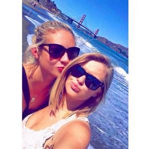 Meet your Posher, Caitlin