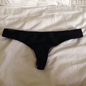 💧NEW YEAR SALE💧black acacia swimwear