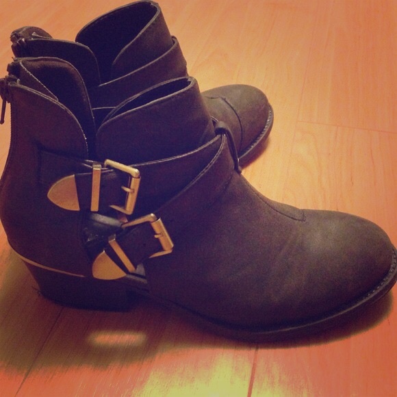 Matt Black buckle cutout booties sz 7 Bethany Mota