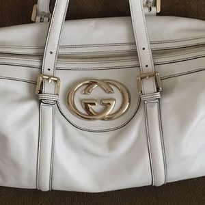 Authentic Gucci White Leather Bag 👜 approx 14x7