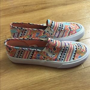 Never worn size 8 sneaker