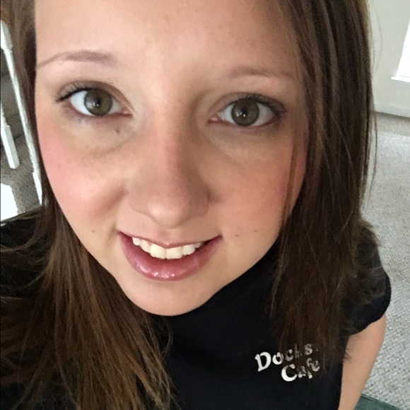 Meet your Posher, Brittni - Picture 1 of 1