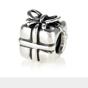 Birthday Present Pandora Charm🌟
