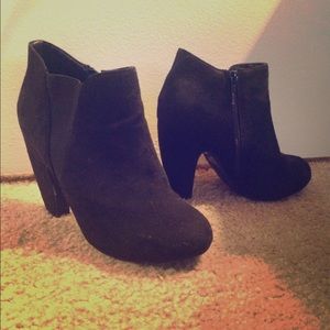 Yoki Turner Black Bootie