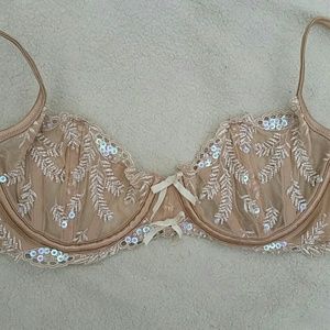 Never worn Victoria's Secret stunningly sheer 34C