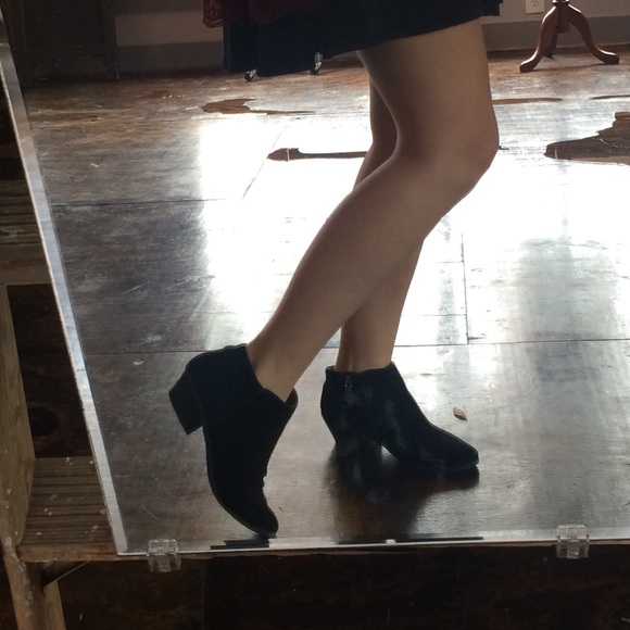 Shoes - Black booties
