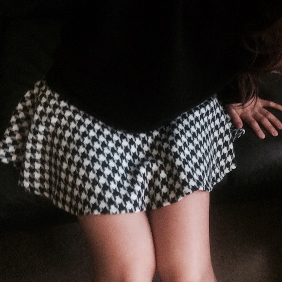 SOLD - Host pick ▪️▫️▪️Zara skirt - Picture 2 of 4