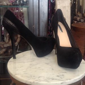 H by Halston Pumps