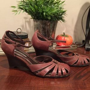Naturalizer wedges in sable