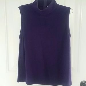 Sleeveless shell. Size xlarge.