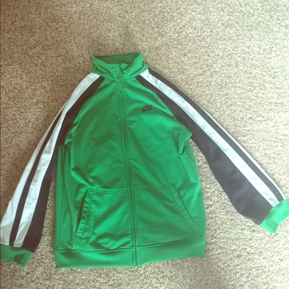 Nike boys track jacket zipper up