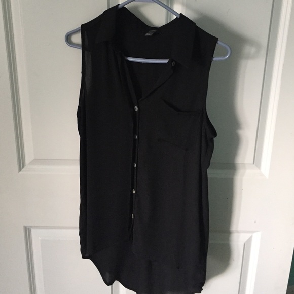 Black button down collared sleeveless shirt