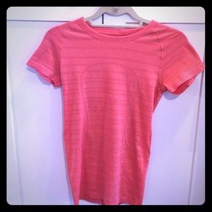 Lululemon swiftly tech short sleeve scoop. Size 6