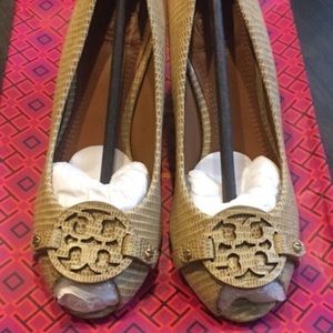 Tory burch brand new trench tan wedges