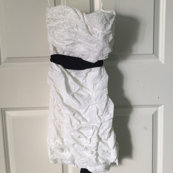 White textured strapless dress with black band - Picture 1 of 3