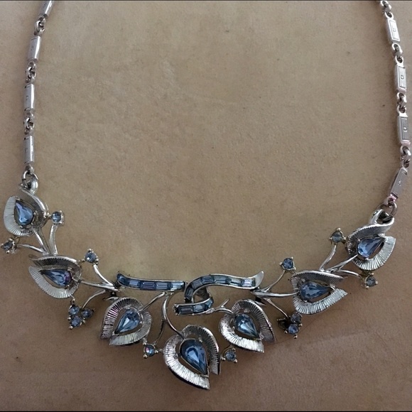 Vintage aquamarine necklace leave motif