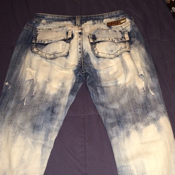 Distressed Jeans - Picture 3 of 4