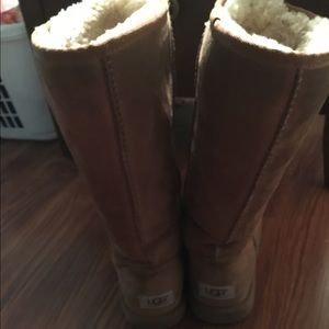 AUTHENTIC UGGS