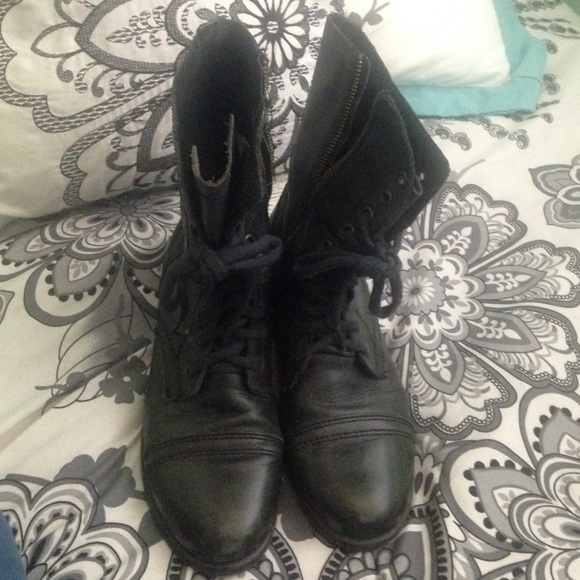 Combat boots