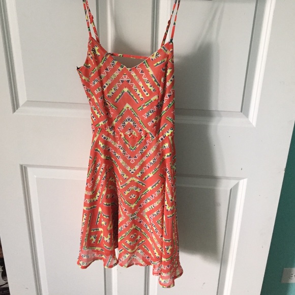 Patterned short dress with open back design