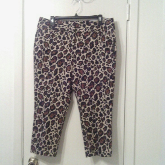 NWT-leopard print crop pants