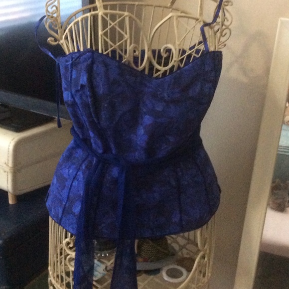 Brand new bodice straps & belt can be removed