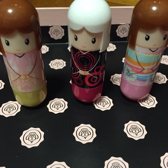 💚 Set of 3 lip glosses in a cute doll casing