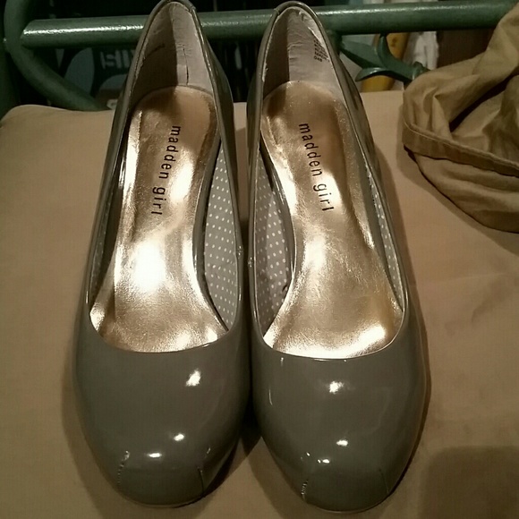 Gray madden girl pumps