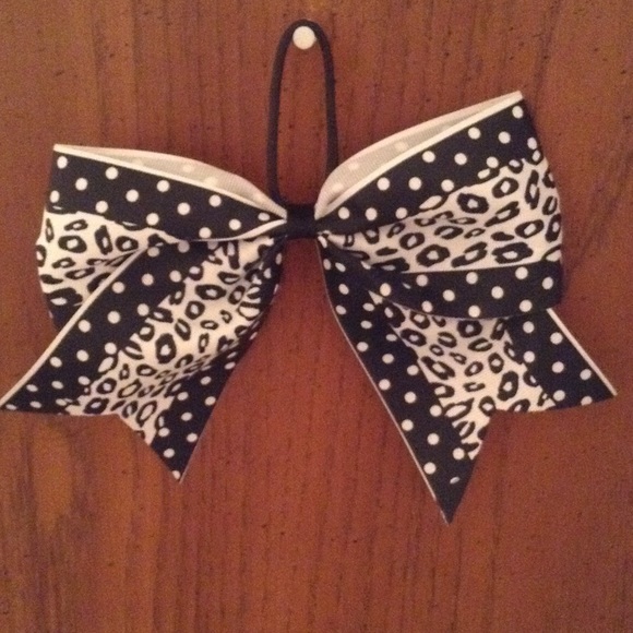 Cheer bow🎀 - Picture 1 of 1