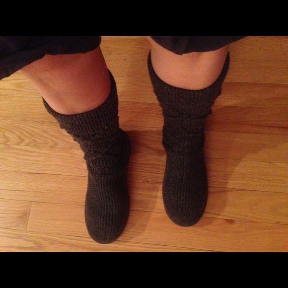 Uggs size 10, barely worn, looks like photo above