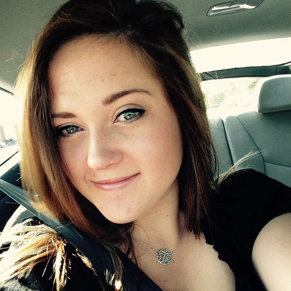 Meet your Posher, Cassie - Picture 1 of 1