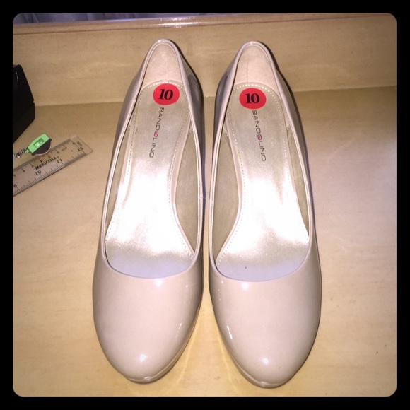 Classy low heeled shoes