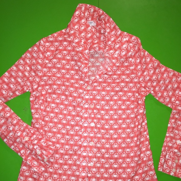 Crown & ivy crab print pink button up