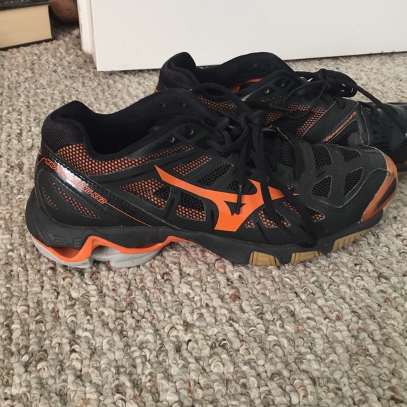 Mizuno volleyball shoes
