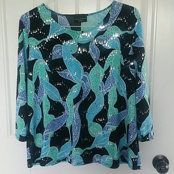 Women's top with sequins. Size xl